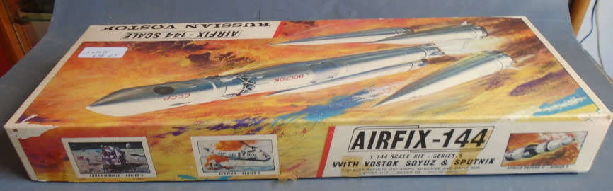 AIRFIX 144 SCALE - RUSSIAN VOSTOK WITH SOYUZ & SPUTNIK - BOXED