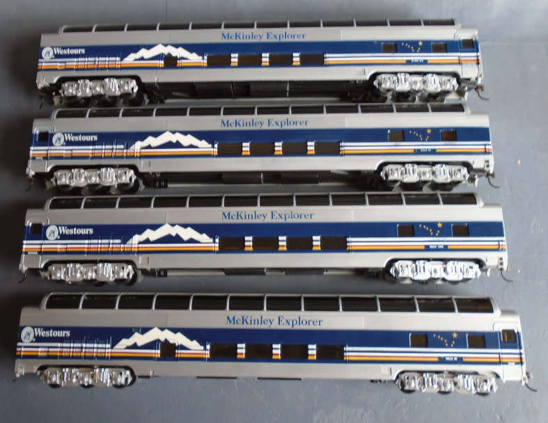 BACHMAN HO SCALE - 4 X McKINLEY EXPLORER PASSENGER COACHES
