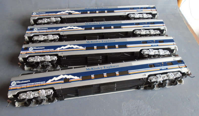 BACHMAN HO SCALE - 4 X McKINLEY EXPLORER PASSENGER COACHES