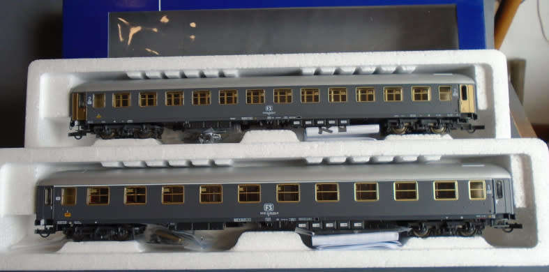ROCO HO SCALE - 2 X FS 1 st & 2nd CLASS PASSENGER COACHES - BOXED