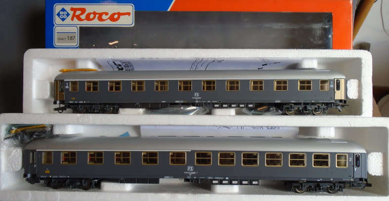 ROCO HO SCALE - 2 X FS 1 st & 2nd CLASS PASSENGER COACHES - BOXED