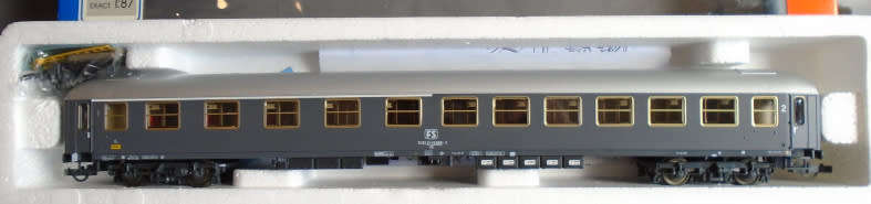 ROCO HO SCALE - 2 X FS 1 st & 2nd CLASS PASSENGER COACHES - BOXED