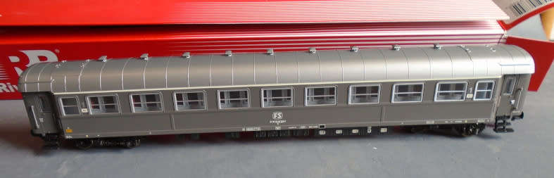 RIVAROSSI HO SCALE - 2 X FS 1 st & 2nd CLASS PASSENGER COACHES - BOXED