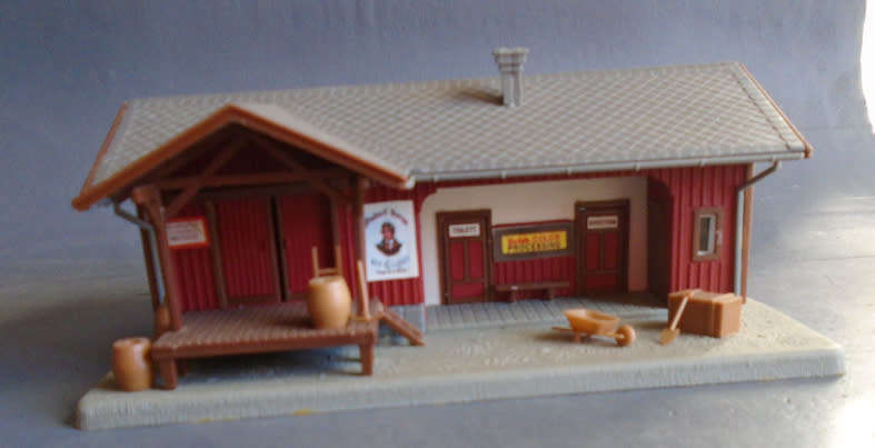 HO SCALE - STATION /STORAGE AS PER FOTO WITH LIGHT