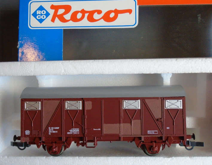 ROCO HO SCALE - CLOSED GOODS WAGON, FACTORY WEATHERED, - BOXED