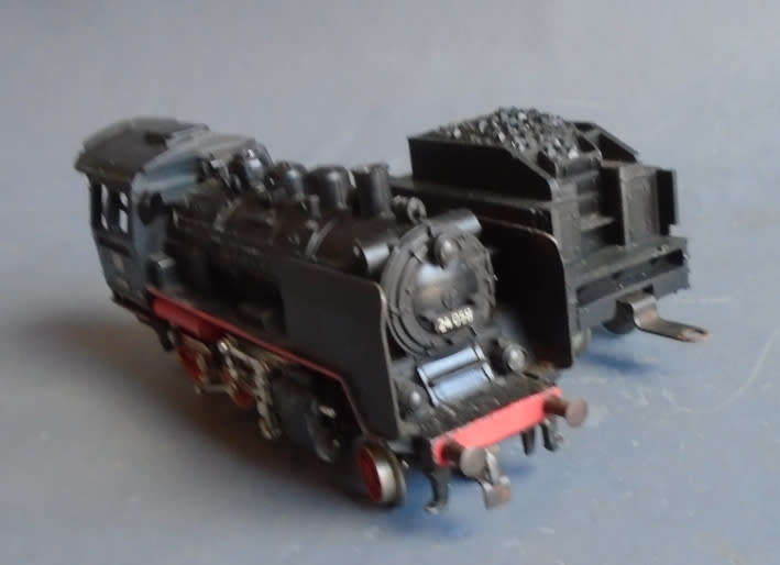 MARKLIN HO SCALE - CLASS 24 2-6-0 STEAM LOCO & TENDER, SERVICED RUNS WELL