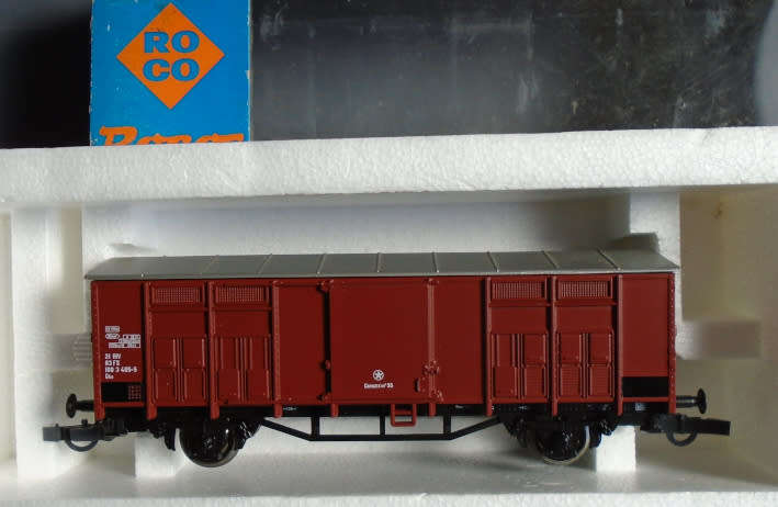 ROCO HO SCALE - CLOSED GOODS WAGON - BOXED