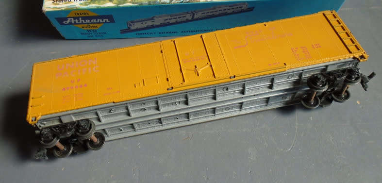 ATHEARN HO SCALE - UP CLOSED GOODS WAGON - BOXED