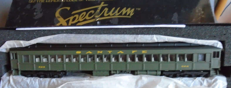 BACHMAMM SPECTRUM HO SCALE - SANTA FE PASSENGER COACH - BOXED