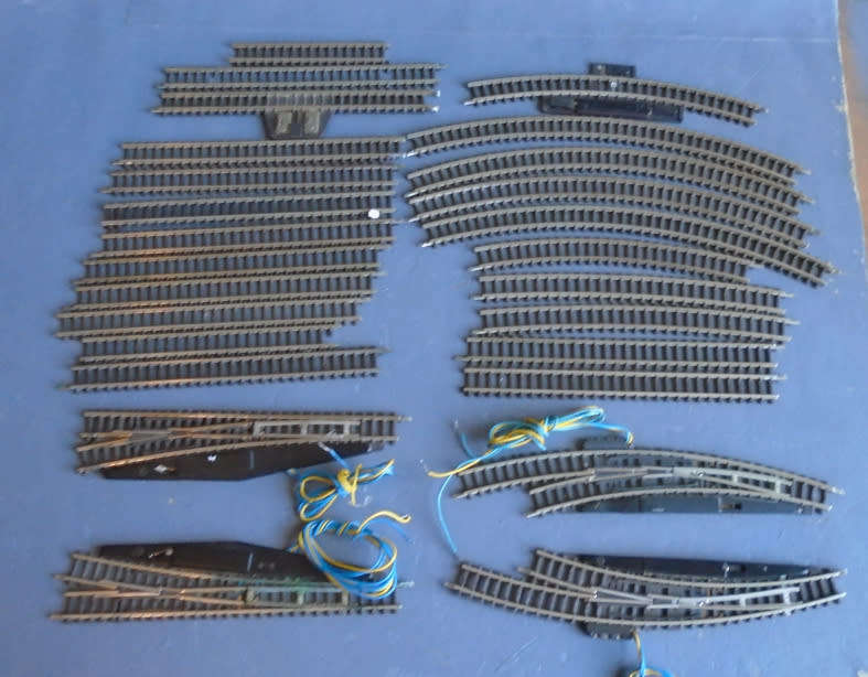 MARKLIN Z SCALE -26 PIECE TRACK, INCLUDES 4 X ELECTRIC POINTS, LOT AS PER FOTO