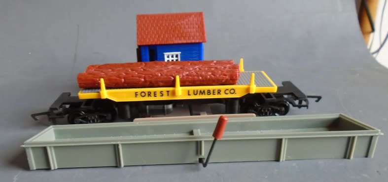 HORNBY HO SCALE - TIMBER YARD UNLOADER