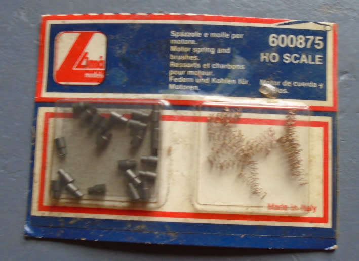 LIMA HO SCALE - 20 X BRUSHES & 20 X SPRINGS, CARDED