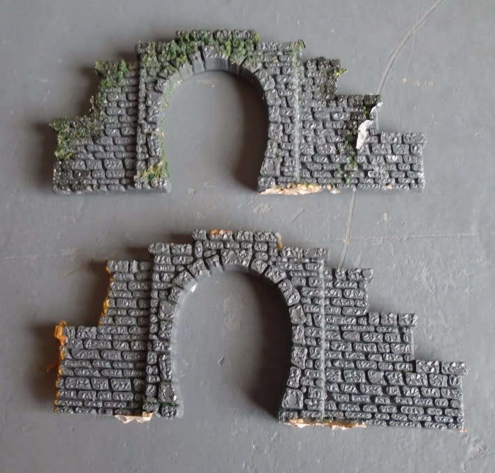 MARKLIN Z SCALE - 2 X TUNNEL PORTALS AS  PER FOTO