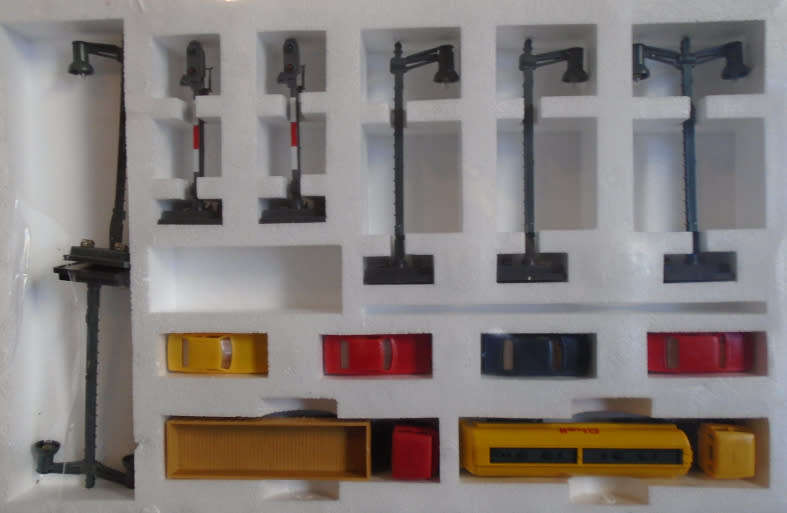 LIMA HO SCALE - SIGNAL, LAMPS & ACCESORIES, BOXED
