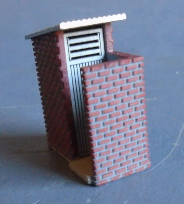 HO SCALE - SAR STATION TOILET, EXCELLENT DETAIL, 30 X 15MM