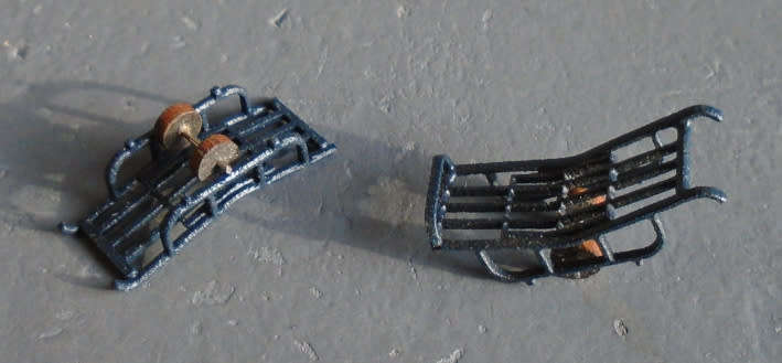 HO SCALE - 2 X SAR LUGGAGE TROLLEYS