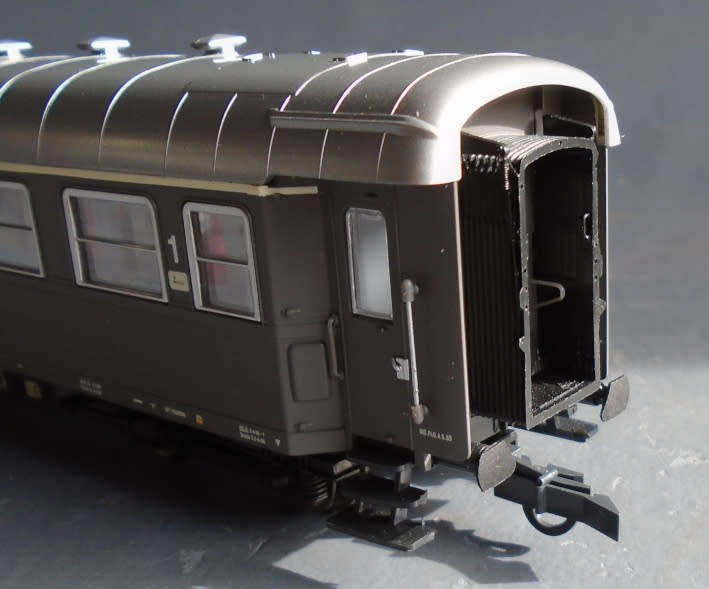 RIVAROSSI HO SCALE - 2 X FS 1 st & 2nd CLASS PASSENGER COACHES - BOXED