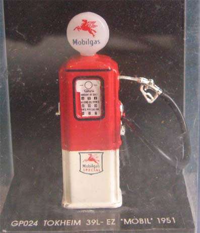 1951 MOBILGAS PETROL PUMP by CITY in 1/43 SCALE (NEW BOXED)