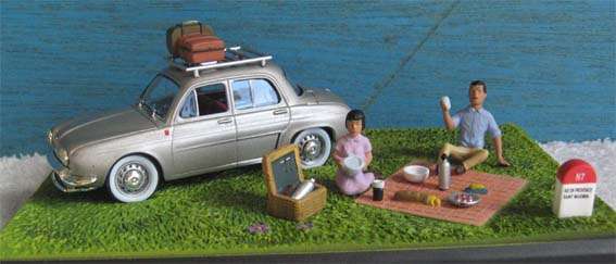 RENAULT DAUPHINE by ALTAYA in 1/43 SCALE (NEW BOXED)