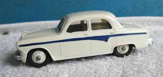 AUSTIN A105 # 176 by DINKY TOYS, MADE IN ENGLAND, MECCANO LTD.