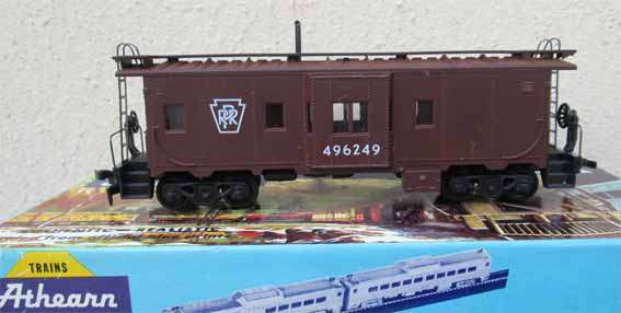 ATHERN - CABOOSE, BAY WINDOW PRR - COACH IN GOOD CONDITION