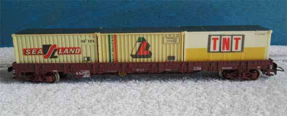JOUEF - LOW SIDED WAGON WITH THREE CONTAINERS in HO SCALE