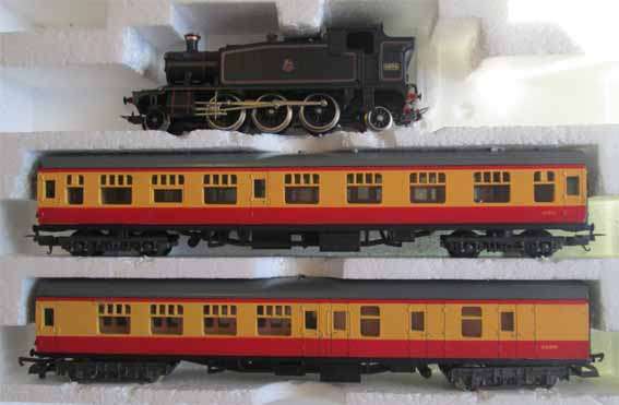 LIMA STEAM LOCO 2-6-2 + 2 X PASSENGER COACHES, LOCO & COACHES IN GOOD CONDITION