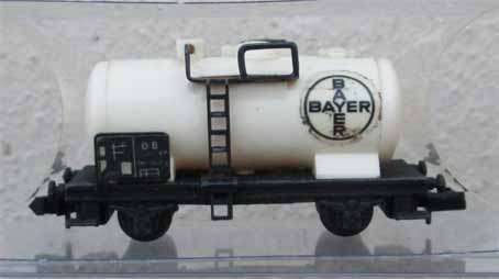 ARNOLD N SCALE 4 WHL TANK WAGON - BAYER - AUSTRIAN RAIL