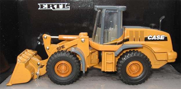 CASE 621E WHEEL LOADER by ERTL in 1/50 SCALE (NEW BOXED)