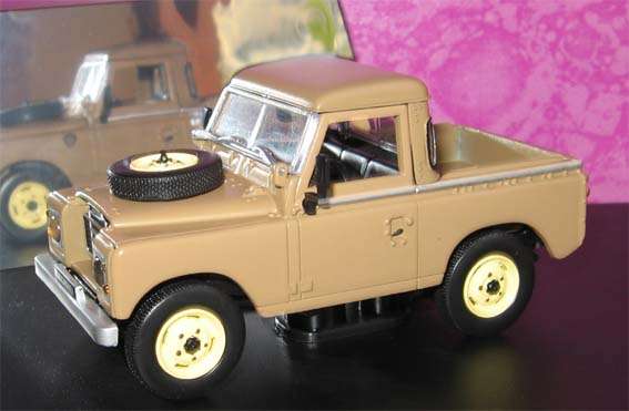 LAND ROVER SERIES II 88" PICK UP by UNIVERSAL HOBBIES in 1/43 SCALE (NEW BOXED)