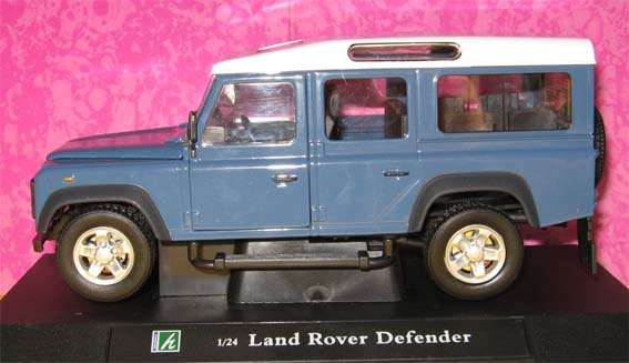 LAND ROVER DEFENDER by CARARAMA in 1/24 SCALE (NEW BOXED)