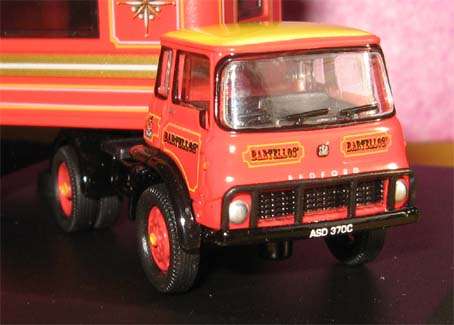 BEDFORD TK ARTIC - LONG CARAVAN by HORNBY in 1/76 SCALE (NEW BOXED)