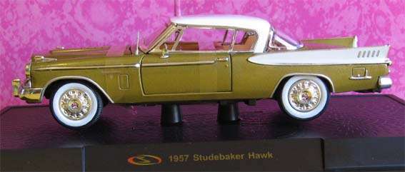 1957 STUDEBAKER HAWK by SIGNATURE MODELS in 1/32 SCALE (NEW BOXED)