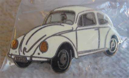 METAL VW BEETLE SALOON PIN BADGE - 33 mm LONG.