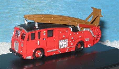 DENNIS F12 LONDON FIRE ENGINE by OXFORD in "N" SCALE (NIB)
