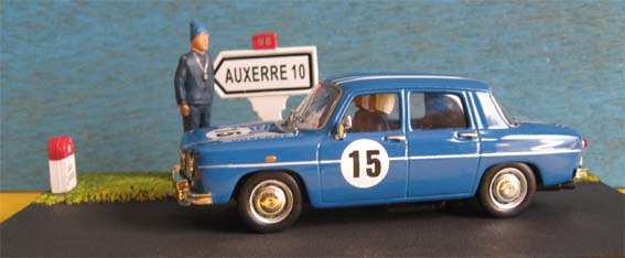 RENAULT R8 DIORAMA by ALTAYA in 1/43 SCALE (NIB)