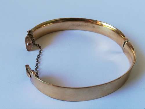 Vintage 9ct Gold hinged bangle with safety chain