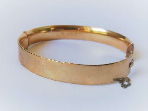Vintage 9ct Gold hinged bangle with safety chain
