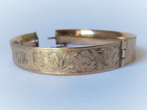 Vintage 9ct Gold hinged bangle with safety chain