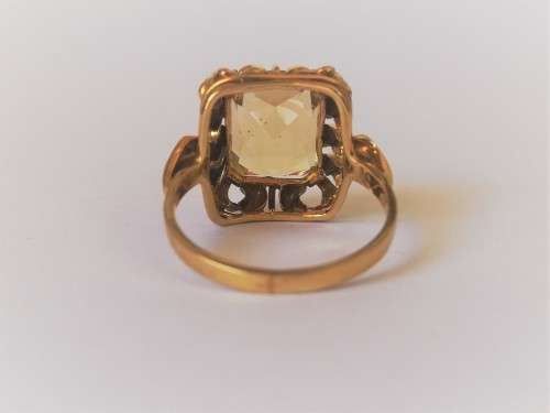 Vintage Citrine Ring encased in 9ct Gold