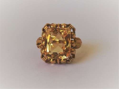 Vintage Citrine Ring encased in 9ct Gold