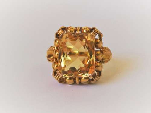 Vintage Citrine Ring encased in 9ct Gold