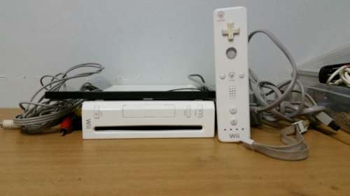 NINTENDO Wii WITH ONE CONTROLLER