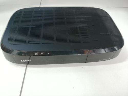 DSTV EXPLORA DECODER WITH ORIGNAL REMOTE (PLEASE READ)