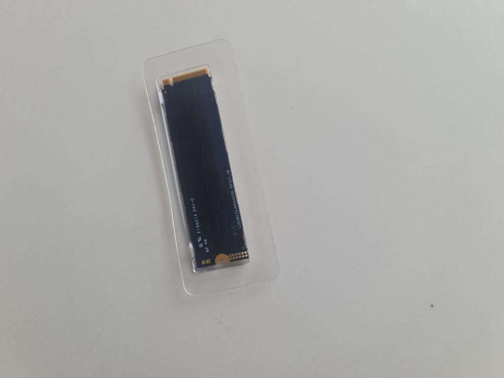 BRAND NEW - DATO SSD HARD DRIVE - 256GB NVME - OPENNED PACKAGE - AS PER PACKAGING PICS ATTACHED