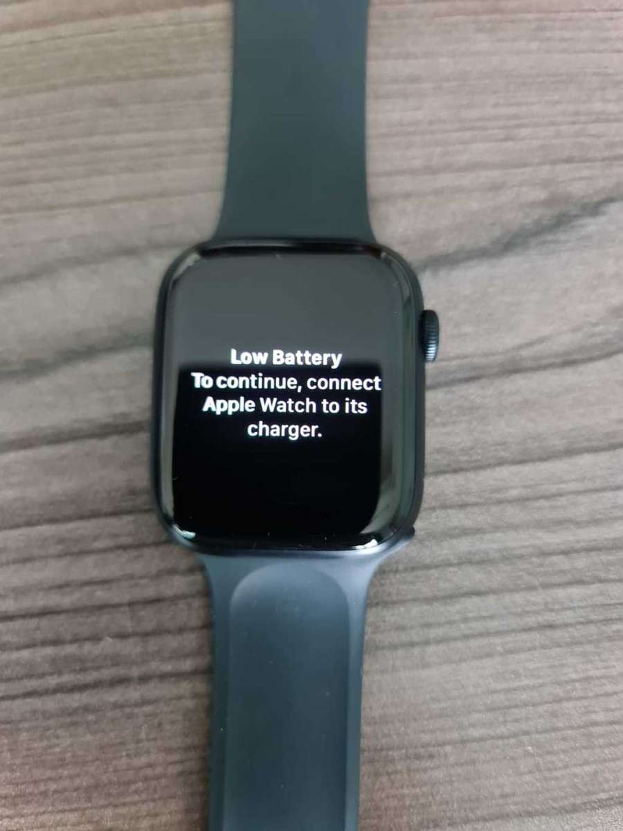 APPLE WATCH 8 - 41MM - GPS - WITH ORIGINAL APPLE MAGNETIC CHARGER - HARDLY USED -EXCELLENT CONDITION