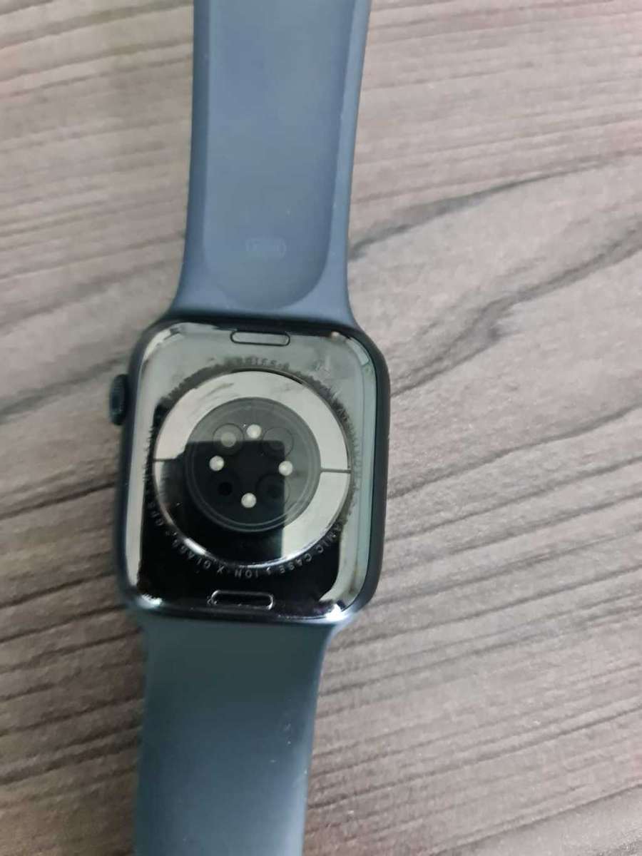 APPLE WATCH 8 - 41MM - GPS - WITH ORIGINAL APPLE MAGNETIC CHARGER - HARDLY USED -EXCELLENT CONDITION