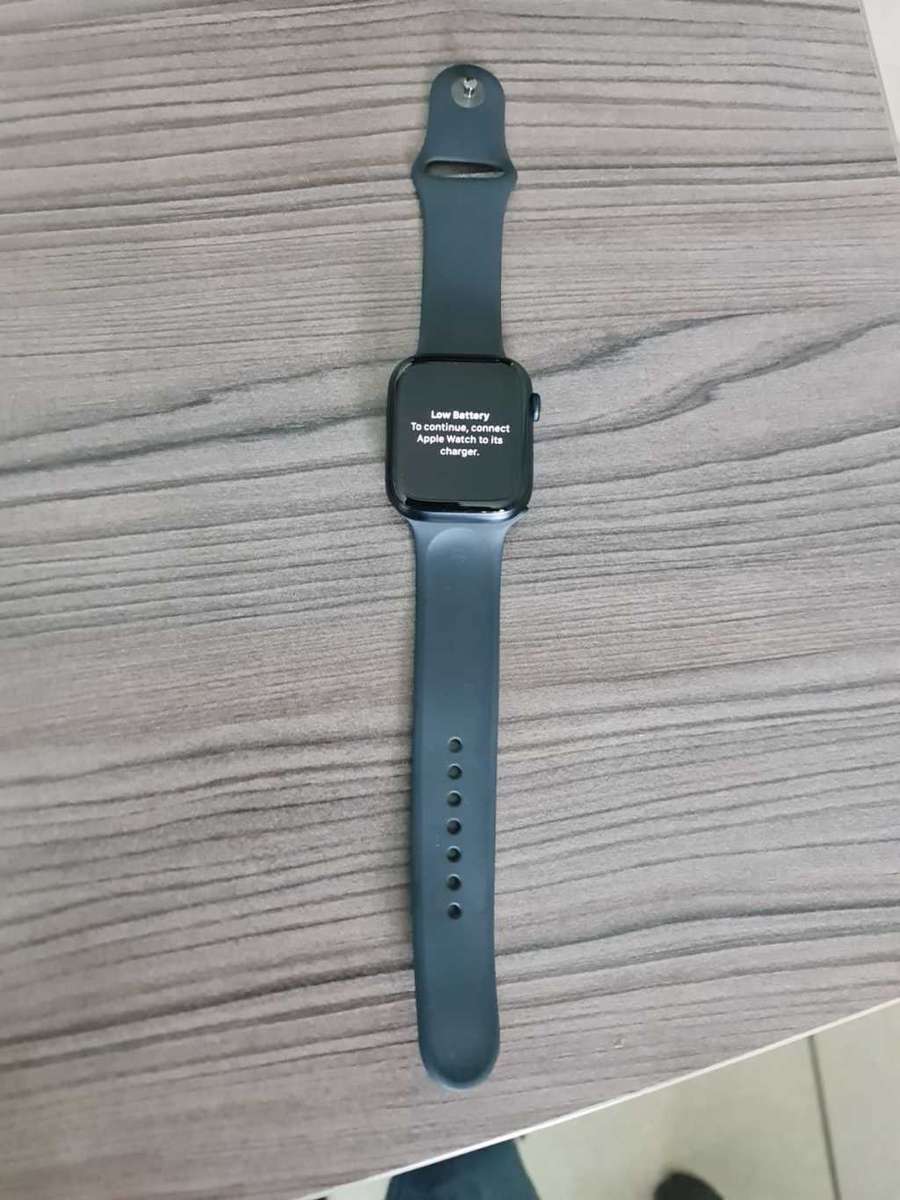 APPLE WATCH 8 - 41MM - GPS - WITH ORIGINAL APPLE MAGNETIC CHARGER - HARDLY USED -EXCELLENT CONDITION