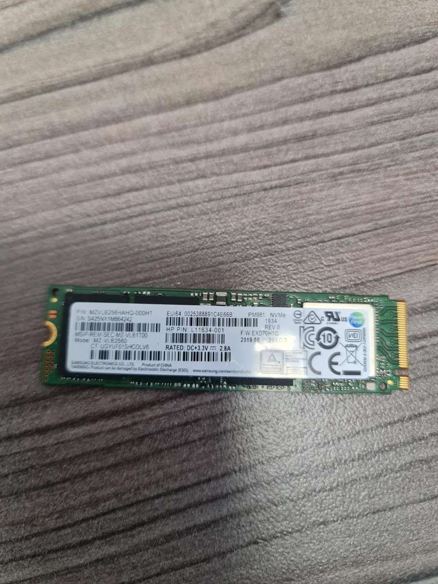 SAMSUNG SSD HARD DRIVE - 256GB NVME (1 CUT) - FULL WORKING CONDITION