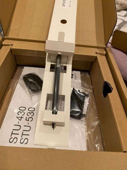 BRAND NEW - WACOM STU-430 SIGNATURE PADS, 4.5 INCH MONOCHROPATENTED CORDLES, BATTERY-FREE PEN